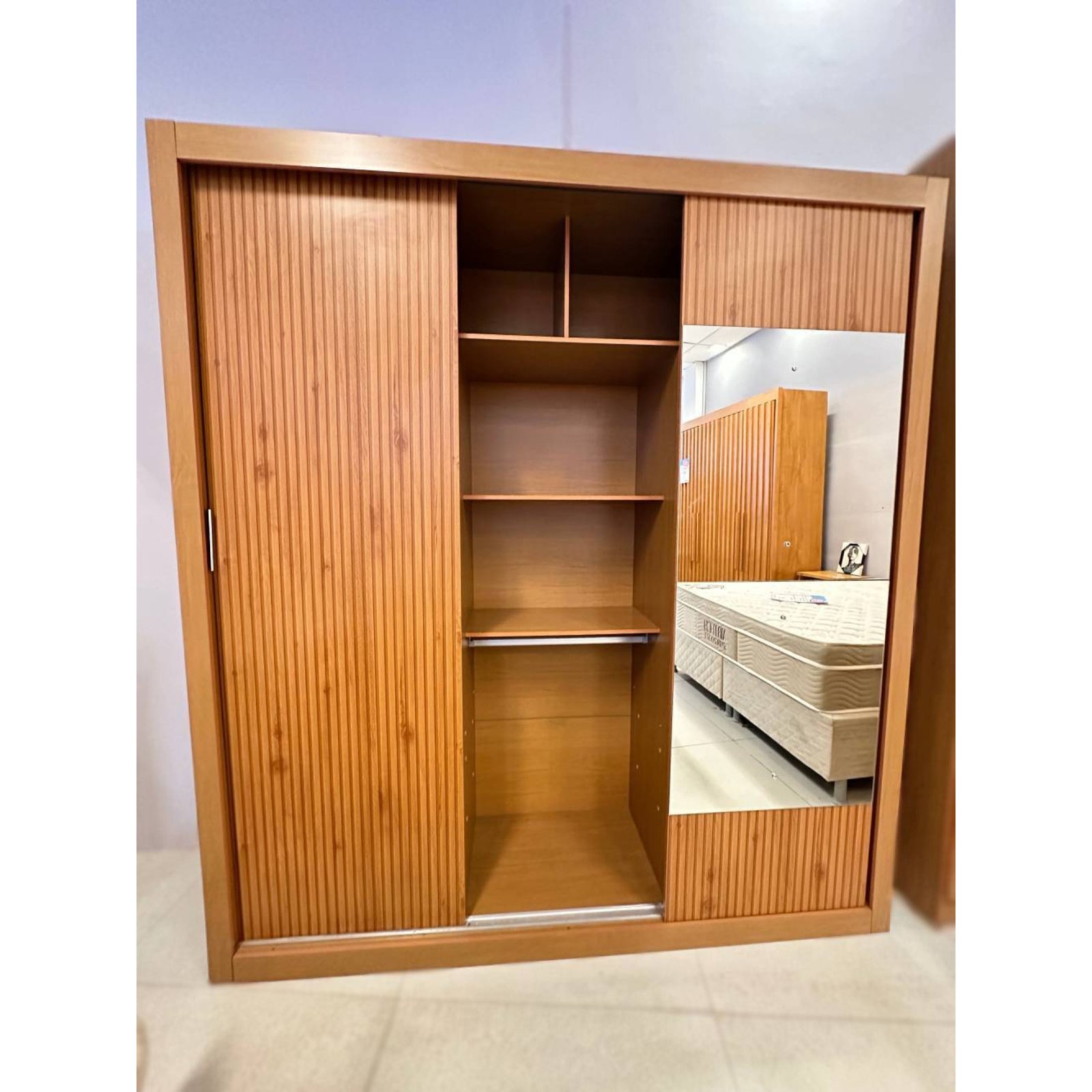 guardaroupavenezaduplafacecespelho3portasdecorrer1-min-2000x2000h