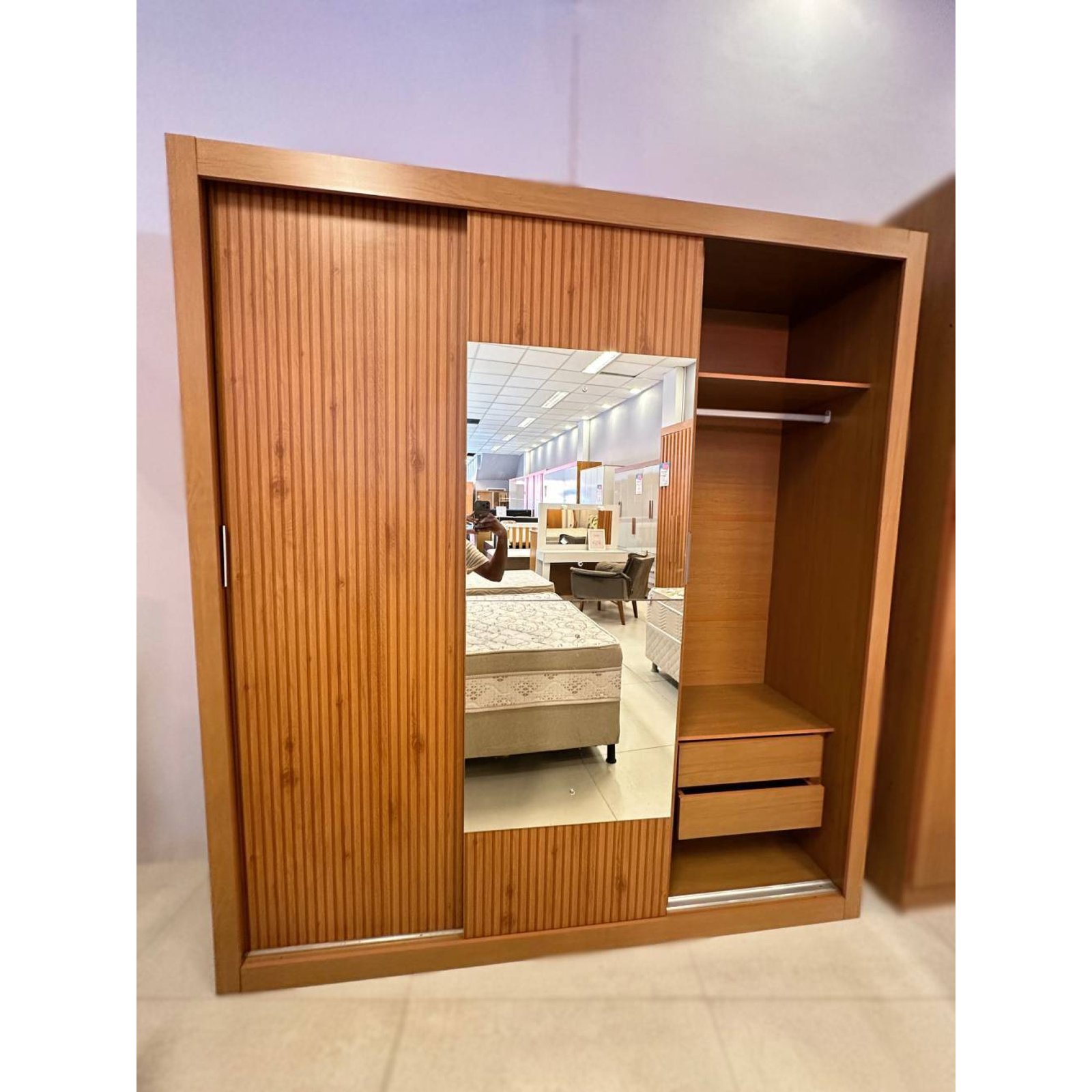 guardaroupavenezaduplafacecespelho3portasdecorrer2-min-2000x2000h